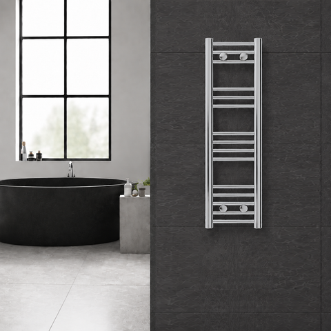 Radiador toallero cromado de 300 x 1000 mm para calefacción central instalado en un baño