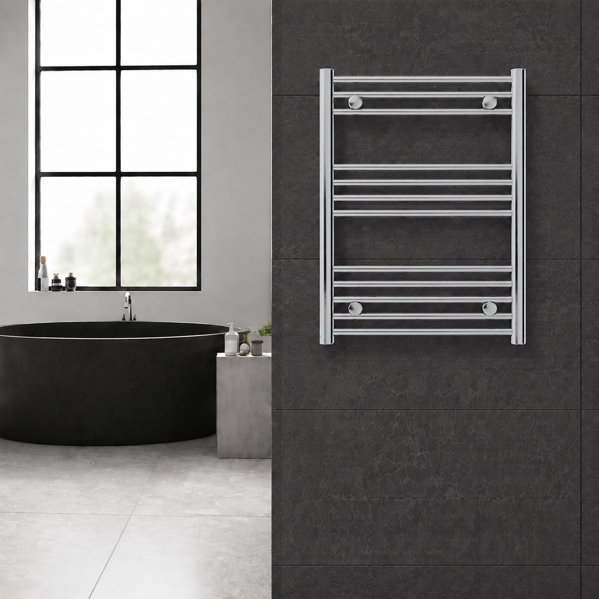 Radiador toallero cromado de 600 x 800 mm para calefacción central instalado en un baño